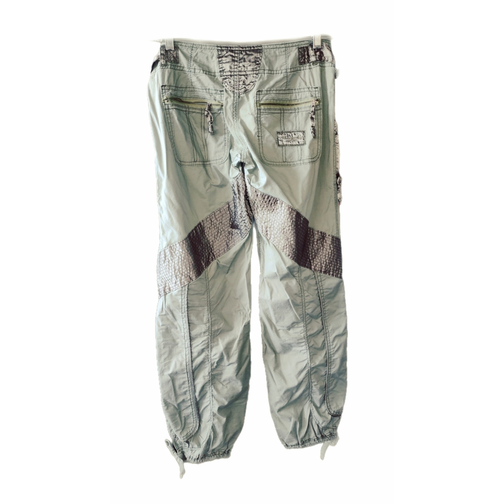 Abercrombie & Fitch Green Cargo Utility Pants with Relaxed Fit - Picture 2 of 8